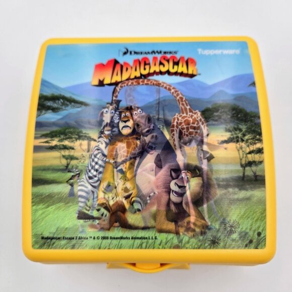 Tupperware Kids Madagascar Lunch Set Of 2 Holograph Sandwich Keeper Tumbler Movi - Picture 10 of 15